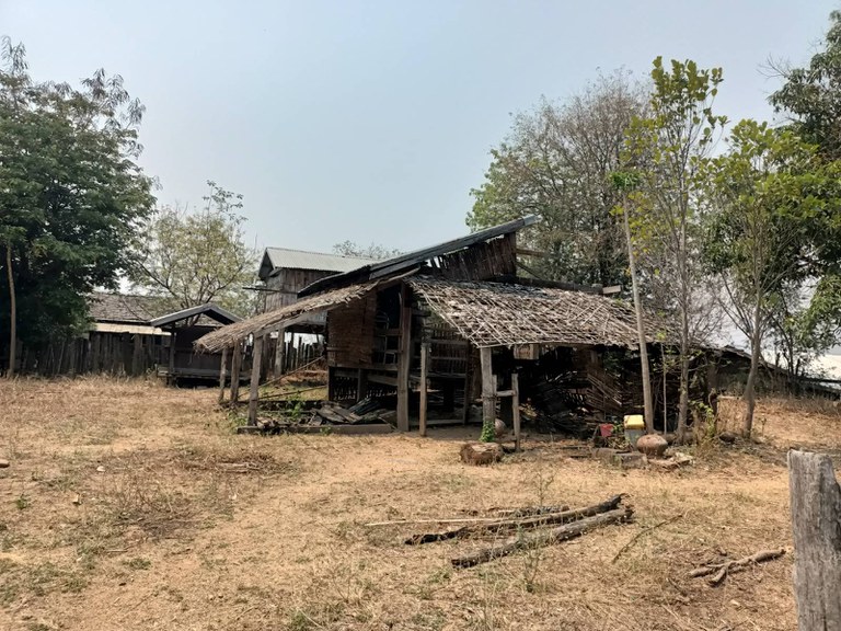 မကွေးတိုင်း ဂန့်ဂေါမြို့နယ်မှ လူသူကင်းမဲ့နေသည့် ထယ်လှော်ရွာအား ၂၀၂၃ ခုနှစ် ဧပြီလ ၂၄ ရက်နေ့က တွေ့ရစဉ်။ Photo: Citizen Journalist