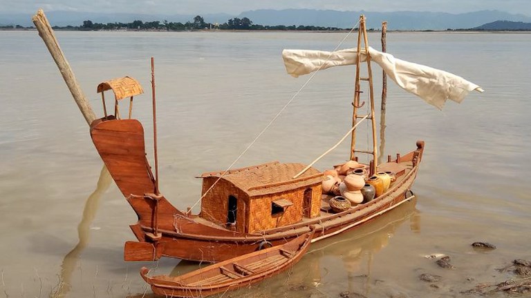 ancient-boat-2.jpg ancient-boat-2.jpg