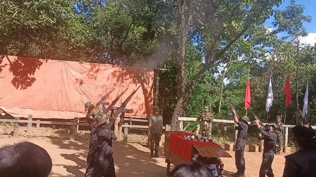 တမူးမြို့မှာ အသက်ပေးသွားတဲ့ ဆယ်တန်းကျောင်းသား မောင်အာကာထက် တမူးမြို့မှာ အသက်ပေးသွားတဲ့ ဆယ်တန်းကျောင်းသား မောင်အာကာထက်