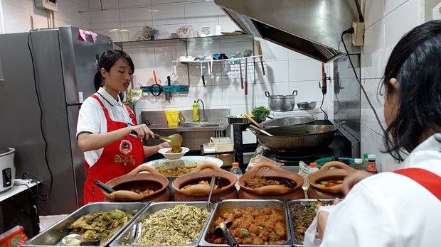 ရွှေ့ပြောင်းအလုပ်သမားတွေအတွက် ဘန်ကောက်က အဝစား မြန်မာထမင်းဆိုင်