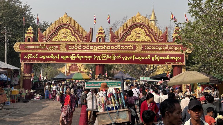 မန္တလေးတိုင်း၊ ပုသိမ်ကြီးမြို့နယ် ရွှေစာရံရွာရှိ ရွှေစာရံဘုရားပွဲတော်အား ၂၀၂၄ ခုနှစ်၊ မတ်လ ၁၃ ရက်နေ့က တွေ့ရစဉ်။ (RFA Photo)