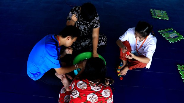 ဒေါင်းဆင်ဒရုန်းတွေကို သာမန်လူလိုဖြစ်အောင် လေ့ကျင့်သင်ကြားပေးနေ ဒေါင်းဆင်ဒရုန်းတွေကို သာမန်လူလိုဖြစ်အောင် လေ့ကျင့်သင်ကြားပေးနေ