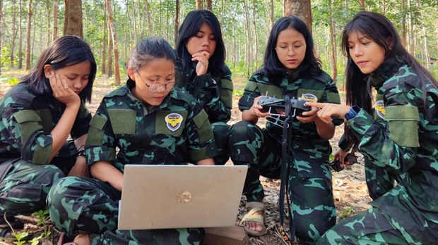 ဒရုန်းတပ်ဖွဲ့အတွက် Podcast တွေဖန်တီးပြီး ထောက်ပံ့တဲ့ အမျိုးသမီးရဲဘော်များ
