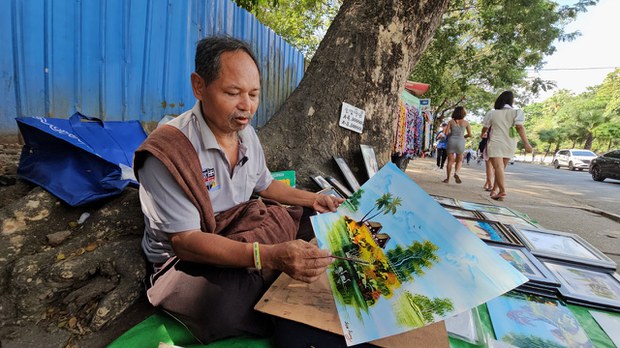 ပညာရေးဝန်ထမ်းမှ ပန်းချီဆရာဖြစ်လာသူ ပညာရေးဝန်ထမ်းမှ ပန်းချီဆရာဖြစ်လာသူ