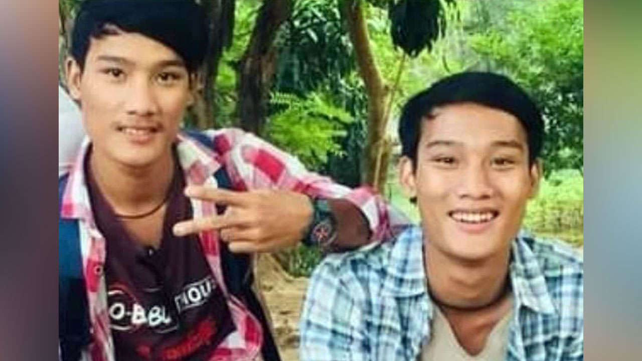 အမြွှာညီအစ်ကိုဖြစ်ကြသည့် ကိုရန်နောင်ကြည်ဝင်း (ဝဲဘက်) နှင့် ကိုရန်နိုင်ကြည်ဝင်း (ယာဘက်) တို့အား တွေ့ရစဉ်။ (ဓာတ်ပုံ - သူဇော်)