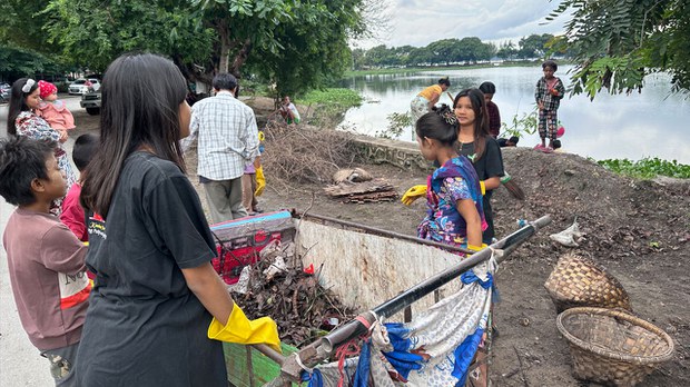 အမှိုက်ကင်းစင်ရေး ကြိုးပမ်းနေတဲ့ မန္တလေးက အခမဲ့ စာသင်ဝိုင်း