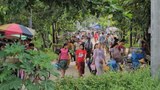ငွေဖောင်းပွလို့ လုပ်အားခတစ်ဝက်ကျော် နစ်နာနေတဲ့ အထည်ချုပ်လုပ်သားများ