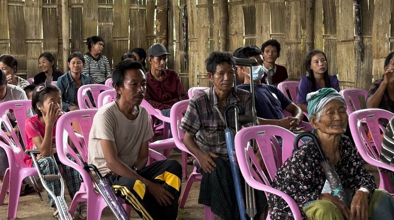 ကချင်ပြည်နယ်၊ ဝိုင်းမော်မြို့နယ် ဝူယန်ရွာတွင် တွဲလက်မေတ္တာ ပရဟိတအသင်းမှ ကူညီစောင့်ရှောက်ထားသည့် မသန်းစွမ်းနဲ့ သက်ကြီးရွယ်အိုများအား ၂၀၂၃ ခုနှစ် ဇွန်လ ၂၄ ရက်နေ့က တွေ့ရစဉ်။ (Photo: RFA)