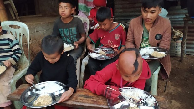 စားသောက်ရေး အခက်ကြုံနေတဲ့ ကွတ်ခိုင်က မိဘမဲ့ဂေဟာ