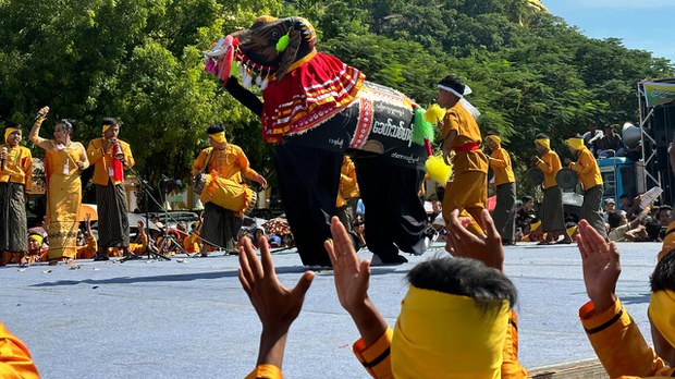 ကျောက်ဆည်မြို့က အနှစ် ၄၀ ကျော် ရိုးရာဆင်အက ကျောက်ဆည်မြို့က အနှစ် ၄၀ ကျော် ရိုးရာဆင်အက
