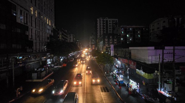 အမှောင်ထုအောက်မှာ ရှင်သန်နေတဲ့ ရန်ကုန်မြို့သူမြို့သားများ