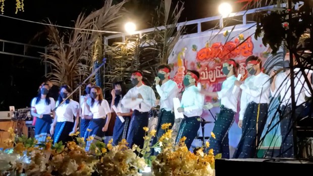 တက္ကသိုလ်ကျောင်းသားသံချပ်သုံးဖွဲ့ပေါင်း မဲဆောက်မှာ ဖျော်ဖြေ တက္ကသိုလ်ကျောင်းသားသံချပ်သုံးဖွဲ့ပေါင်း မဲဆောက်မှာ ဖျော်ဖြေ