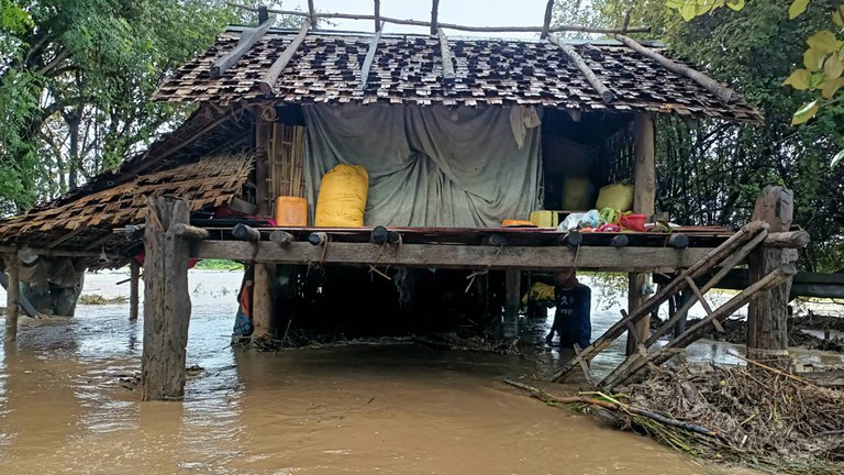 flooding-magway မကွေးတိုင်း၊ ဂန့်ဂေါမြို့နယ် ထယ်လှော်ရွာ ရေကြီးနေမှုအား ၂၀၂၃ ခုနှစ် သြဂုတ်လ ၁ ရက်နေ့က တွေ့ရစဉ်။ (Photo: Citizen Journalist)