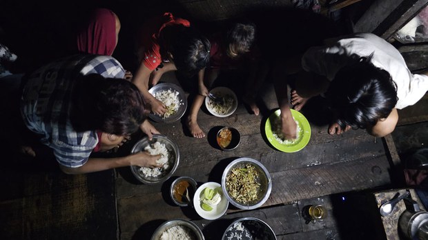 စစ်မှုထမ်းသင်တန်းနောက်ကွယ်က ကျန်ရစ်တဲ့ မိသားစုဒုက္ခ စစ်မှုထမ်းသင်တန်းနောက်ကွယ်က ကျန်ရစ်တဲ့ မိသားစုဒုက္ခ