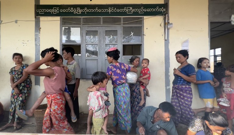 ပုဏ္ဏားကျွန်းမြို့နယ် တောဖျားချောင်းအထက်ပိုင်း ဆင်သည်ရွာမှ မုန်တိုင်းသင့် ပြည်သူများအား ၂၀၂၃ ခုနှစ် ဇွန်လ ၈ ရက်နေ့က တွေ့ရစဉ်။ (Photo: RFA)