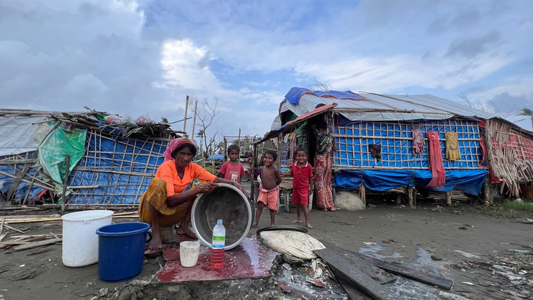 မိုခါဆိုင်ကလုန်းမုန်တိုင်း တိုက်ခတ်ခဲ့ပြီးနောက် စစ်တွေမြို့အနီးမှ ဗေဒါကျေးရွာအား ၂၀၂၃ ခုနှစ် စက်တင်ဘာလ ၁၅ ရက်နေ့က တွေ့ရစဉ်။ (Photo: RFA)
