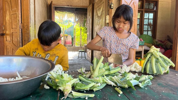 ရပ်တည်ရေးပိုခက်လာနေတဲ့ မြစ်ကြီးနားက အဂ္ဂါပေ မိဘမဲ့ဂေဟာ ရပ်တည်ရေးပိုခက်လာနေတဲ့ မြစ်ကြီးနားက အဂ္ဂါပေ မိဘမဲ့ဂေဟာ