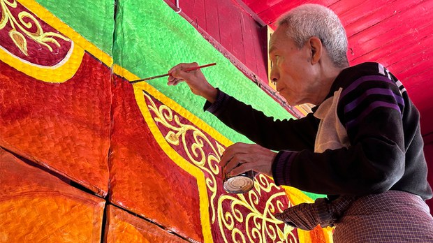 အလှူမဏ္ဍပ်အပြင်အဆင်အတွက် နိပါတ်ပန်းချီရေးဆွဲသူ အလှူမဏ္ဍပ်အပြင်အဆင်အတွက် နိပါတ်ပန်းချီရေးဆွဲသူ