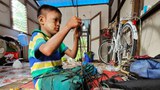 မျက်မမြင်မိခင်ကို ကျွေးမွေး စောင့်ရှောက်နေတဲ့ မောင်ဖြိုးဝေအောင်