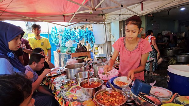 ရန်ကုန်မြို့က ကျပ်တစ်ထောင်တန် ထမင်းဆိုင် ရန်ကုန်မြို့က ကျပ်တစ်ထောင်တန် ထမင်းဆိုင်