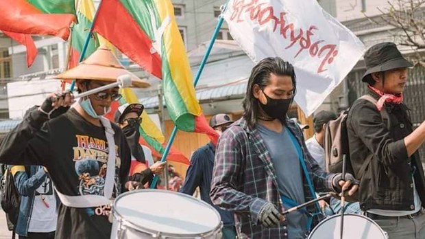 အာဏာရှင်ဆန့်ကျင်သူ ဂီတအနုပညာရှင်ဇနီးမောင်နှံ