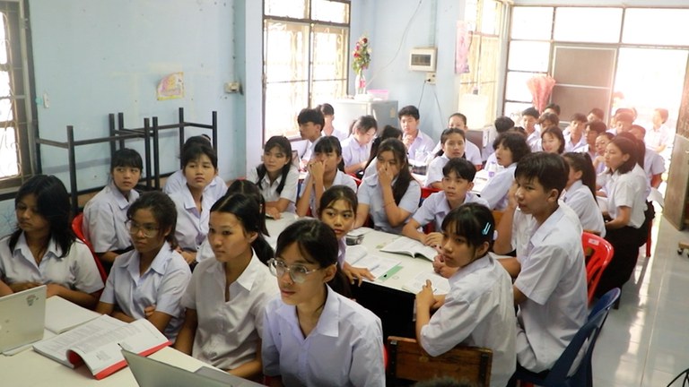 ထိုင်း-မြန်မာနယ်စပ် မဲဆောက်မြို့ရှိ Saw Foundation ကျောင်းတွေ တက်ရောက်ပညာသင်နေသည့် ကျောင်းသားများအား ဇွန်လ ၁၂ ရက်နေ့က တွေ့ရစဉ်။ (Photo : RFA)