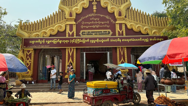 မန္တလေးတိုင်း၊ ပုသိမ်ကြီးမြို့နယ် ရွှေစာရံရွာရှိ ရွှေစာရံဘုရားပွဲတော်အား ၂၀၂၄ ခုနှစ်၊ မတ်လ ၃၁ ရက်နေ့က တွေ့ရစဉ်။ (Photo: RFA)