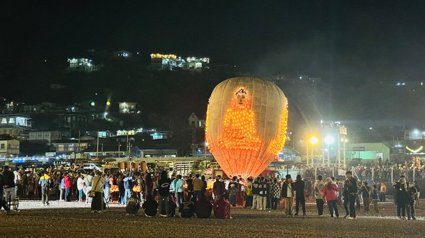 စစ်ကောင်စီရဲ့ တန်ဆောင်တိုင်မီးပုံးပျံပွဲ တောင်ကြီးမြို့ခံတွေ သပိတ်မှောက်ခဲ့ စစ်ကောင်စီရဲ့ တန်ဆောင်တိုင်မီးပုံးပျံပွဲ တောင်ကြီးမြို့ခံတွေ သပိတ်မှောက်ခဲ့