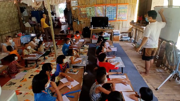 CDM ဆရာ၊ ဆရာမတွေ စာသင်ပေးနေတဲ့ မဲဆောက်မြို့က စာသင်ကျောင်း CDM ဆရာ၊ ဆရာမတွေ စာသင်ပေးနေတဲ့ မဲဆောက်မြို့က စာသင်ကျောင်း