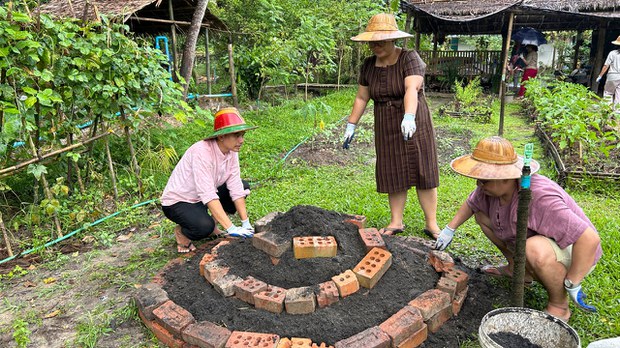 စိုက်ပျိုးရေးဖြင့် စိတ်သောကကိုကုစားခြင်း စိုက်ပျိုးရေးဖြင့် စိတ်သောကကိုကုစားခြင်း