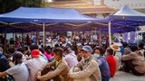 ပြည်ပထွက် အလုပ်လုပ်ခွင့်ရဖို့ စောင့်ဆိုင်းနေတဲ့ အလုပ်သမားများ
