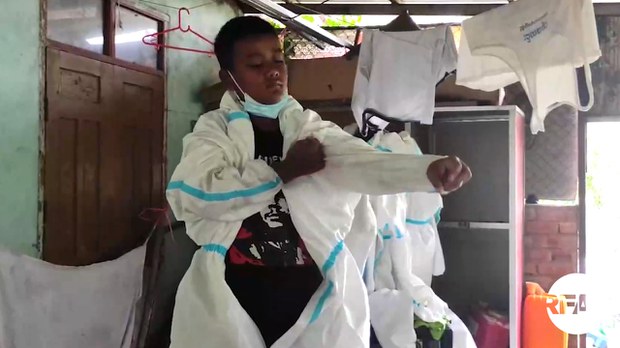 tun-lin-naing-ppe-wear.jpg