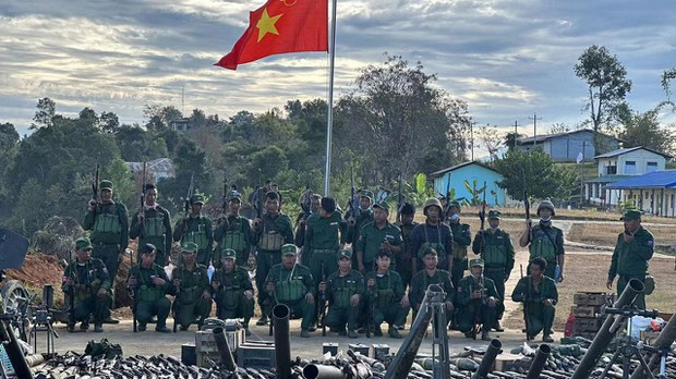 ငါးလအတွင်း မြို့ပေါင်း ၅၂ မြို့ကို တော်လှန်ရေးတပ်ဖွဲ့တွေ ထိန်းချုပ်ထား ငါးလအတွင်း မြို့ပေါင်း ၅၂ မြို့ကို တော်လှန်ရေးတပ်ဖွဲ့တွေ ထိန်းချုပ်ထား