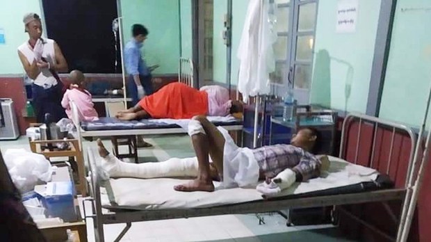 ကျောက်ပန်းတောင်းမှာ ခရီးသည်တင်ကားနှစ်စီးတိုက်မှု ၁၃ ဦးသေ၊ ၃၀ နီးပါး ဒဏ်ရာရ