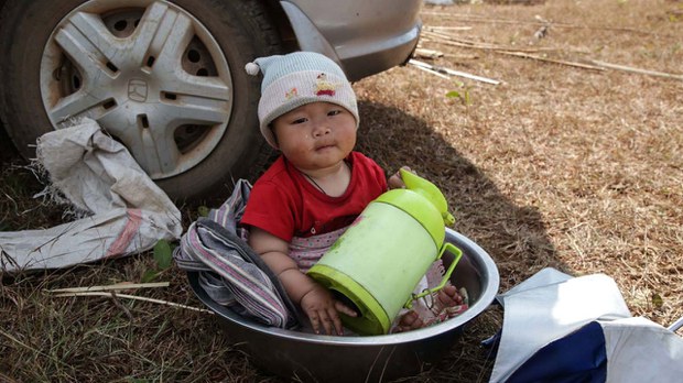 မြန်မာကလေးငယ် တစ်သိန်းခွဲခန့် အိုးအိမ်စွန့်ခွာထွက်ပြေးနေရ မြန်မာကလေးငယ် တစ်သိန်းခွဲခန့် အိုးအိမ်စွန့်ခွာထွက်ပြေးနေရ