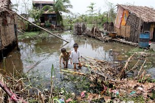cyclone_children_305px.jpg cyclone_children_305px.jpg