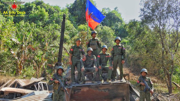စစ်တွေမြို့က စစ်ကောင်စီတပ်စခန်းတွေကို လက်နက်ကြီးတွေနဲ့ AA ပစ်ခတ် စစ်တွေမြို့က စစ်ကောင်စီတပ်စခန်းတွေကို လက်နက်ကြီးတွေနဲ့ AA ပစ်ခတ်