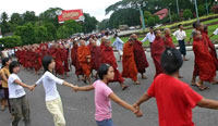 monk_walk_200px.jpg monk_walk_200px.jpg