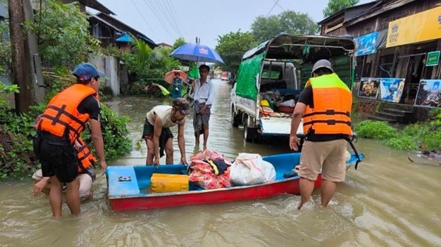 ကျုံပျော်နဲ့ ကန်ကြီးထောင့်မှာ မိုးစပါးဧက ၁၄,၀၀၀ ကျော် ရေမြုပ်နေ ကျုံပျော်နဲ့ ကန်ကြီးထောင့်မှာ မိုးစပါးဧက ၁၄,၀၀၀ ကျော် ရေမြုပ်နေ