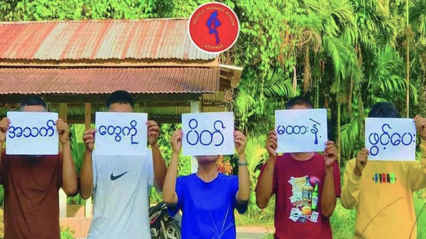 လုံလောက်တဲ့ ဆေးကုသခွင့်မရလို့ တစ်နှစ်အတွင်း နိုင်ငံရေးအကျဉ်းသား ၂၂ ဦး သေဆုံး လုံလောက်တဲ့ ဆေးကုသခွင့်မရလို့ တစ်နှစ်အတွင်း နိုင်ငံရေးအကျဉ်းသား ၂၂ ဦး သေဆုံး