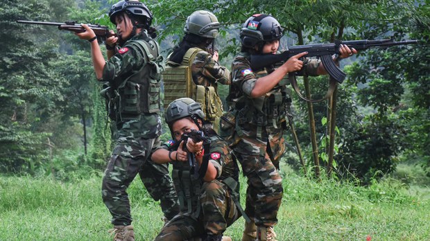 ဖလမ်းမှာ လေကြောင်းတိုက်ခိုက်မှုကြောင့် စစ်သုံ့ပန်း ခုနစ်ဦး သေဆုံး ဖလမ်းမှာ လေကြောင်းတိုက်ခိုက်မှုကြောင့် စစ်သုံ့ပန်း ခုနစ်ဦး သေဆုံး