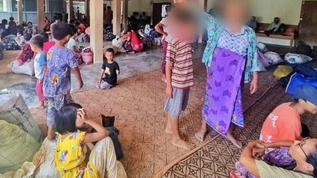 လေကြောင်းတိုက်ခိုက်မှုကြောင့် မုံရွာနဲ့ ချောင်းဦး ဒေသခံ ငါးထောင်ကျော် နေရပ်စွန့်ခွာ ထွက်ပြေးနေရ လေကြောင်းတိုက်ခိုက်မှုကြောင့် မုံရွာနဲ့ ချောင်းဦး ဒေသခံ ငါးထောင်ကျော် နေရပ်စွန့်ခွာ ထွက်ပြေးနေရ