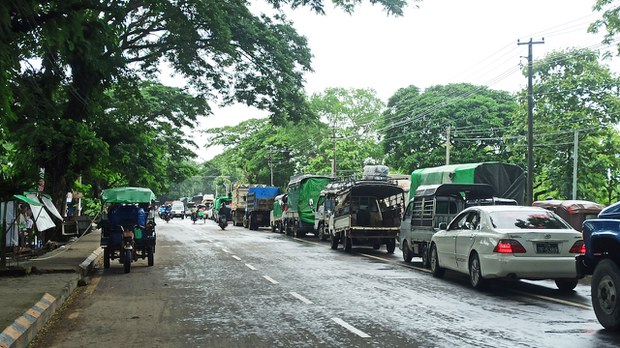 စစ်တွေမှာ စစ်တပ်အရာရှိတစ်ဦး ဖမ်းဆီးခံရပြီးနောက် မြို့အနှံ့ ပိတ်ဆို့စစ်ဆေးနေ စစ်တွေမှာ စစ်တပ်အရာရှိတစ်ဦး ဖမ်းဆီးခံရပြီးနောက် မြို့အနှံ့ ပိတ်ဆို့စစ်ဆေးနေ