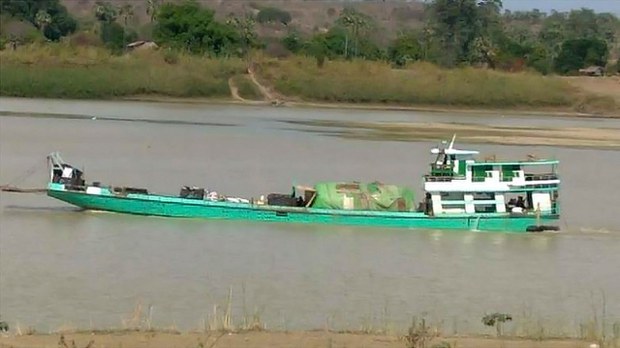 ချင်းတွင်းမြစ်မှာ စစ်တပ်ရဲ့ ရိက္ခာတင်သင်္ဘော ကြားဖြတ်တိုက်ခိုက်ခံရ