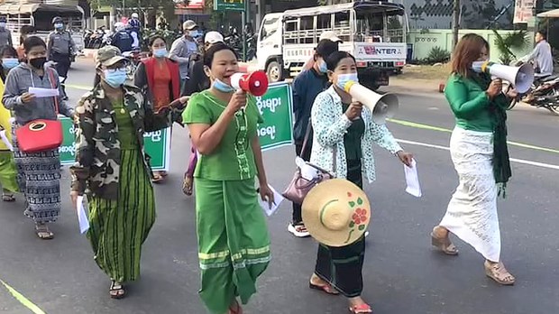 တပ်ရဲ့မဲစာရင်း စိစစ်ထုတ်ပြန်မှုကို ပျော်ဘွယ်နဲ့ မိတ္ထီလာမှာ ထောက်ခံဆန္ဒပြ တပ်ရဲ့မဲစာရင်း စိစစ်ထုတ်ပြန်မှုကို ပျော်ဘွယ်နဲ့ မိတ္ထီလာမှာ ထောက်ခံဆန္ဒပြ
