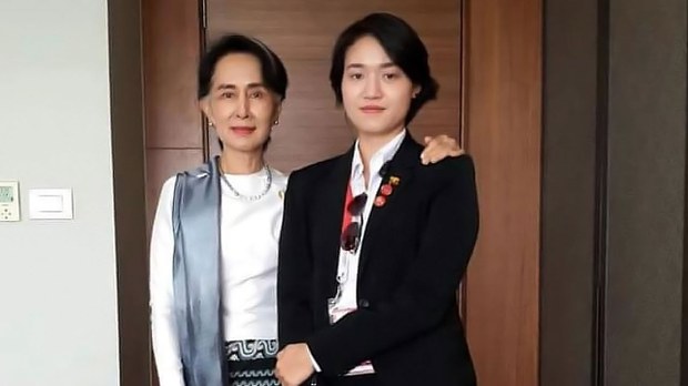 ဒေါ်အောင်ဆန်းစုကြည်ရဲ့ သက်တော်စောင့် ဒုရဲအုပ်ချယ်ရီထက် ဖမ်းဆီးခံရ ဒေါ်အောင်ဆန်းစုကြည်ရဲ့ သက်တော်စောင့် ဒုရဲအုပ်ချယ်ရီထက် ဖမ်းဆီးခံရ