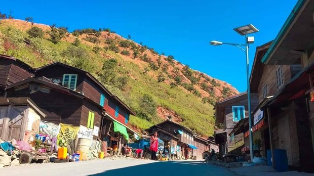 တီးတိန်မြို့နယ်က ကျောင်းဆရာမသုံးဦးကို လက်နက်ကိုင်အဖွဲ့တစ်ခု ဖမ်းဆီး