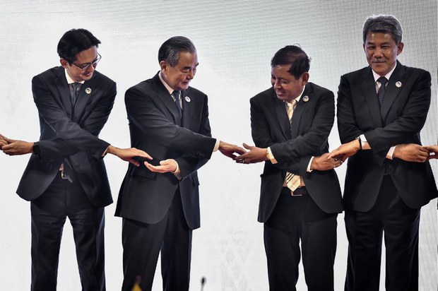 အာဆီယံကာချုပ်များ အစည်းအဝေးမှာ စစ်ခေါင်းဆောင်ကို ဖယ်ရှားဖို့ အရပ်ဖက် ၂၁၅ ဖွဲ့ တောင်းဆို အာဆီယံကာချုပ်များ အစည်းအဝေးမှာ စစ်ခေါင်းဆောင်ကို ဖယ်ရှားဖို့ အရပ်ဖက် ၂၁၅ ဖွဲ့ တောင်းဆို
