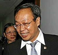 djoko_susilo_200px.jpg ူမန်မာ့အရေးကို တက့်ကစြာ ဆောင်႟ြက်နေသော အင်ဒိုနီးရြား လြတ်တော်အမတ် ဂဵိကြို ဆူဆီလို။ (Photo: AFP)