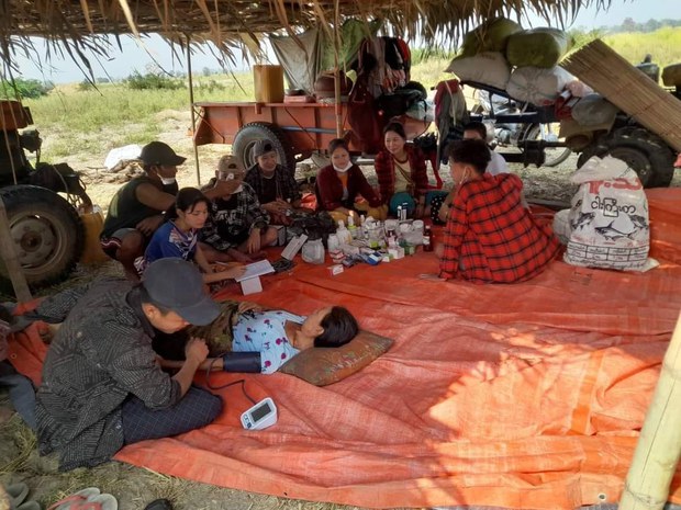 လက်နက်ကြီးကြောင့် ကျောက်ကြီး ဒေသခံ သုံးထောင်ကျော်ထွက်ပြေး လက်နက်ကြီးကြောင့် ကျောက်ကြီး ဒေသခံ သုံးထောင်ကျော်ထွက်ပြေး